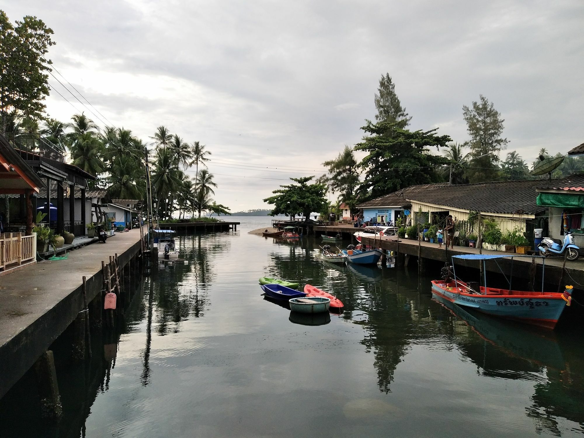 Ban Raw Homestay Ko Kut Exteriör bild